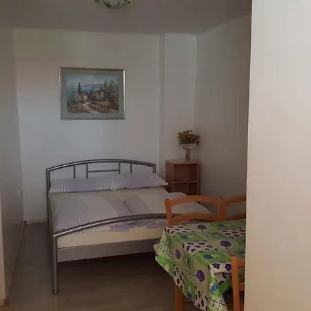 Apartament In 5880
